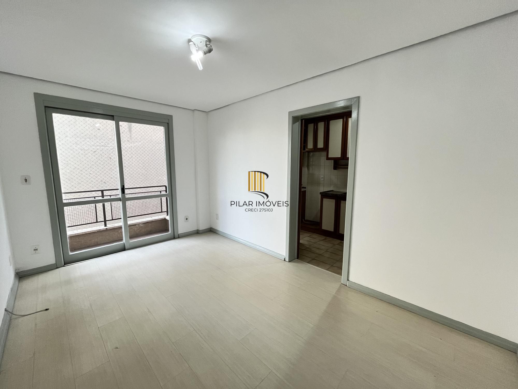 Apartamento de 1 quarto, 2 sacadas e 1 vaga de garagem no bairro Farroupilha POA