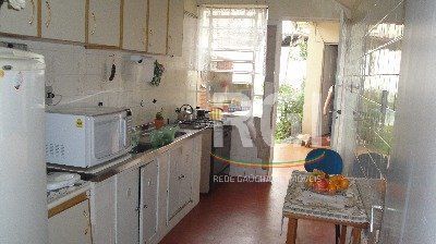 Casa para Venda - 125m², 3 dormitórios, 5 vagas - Menino Deus