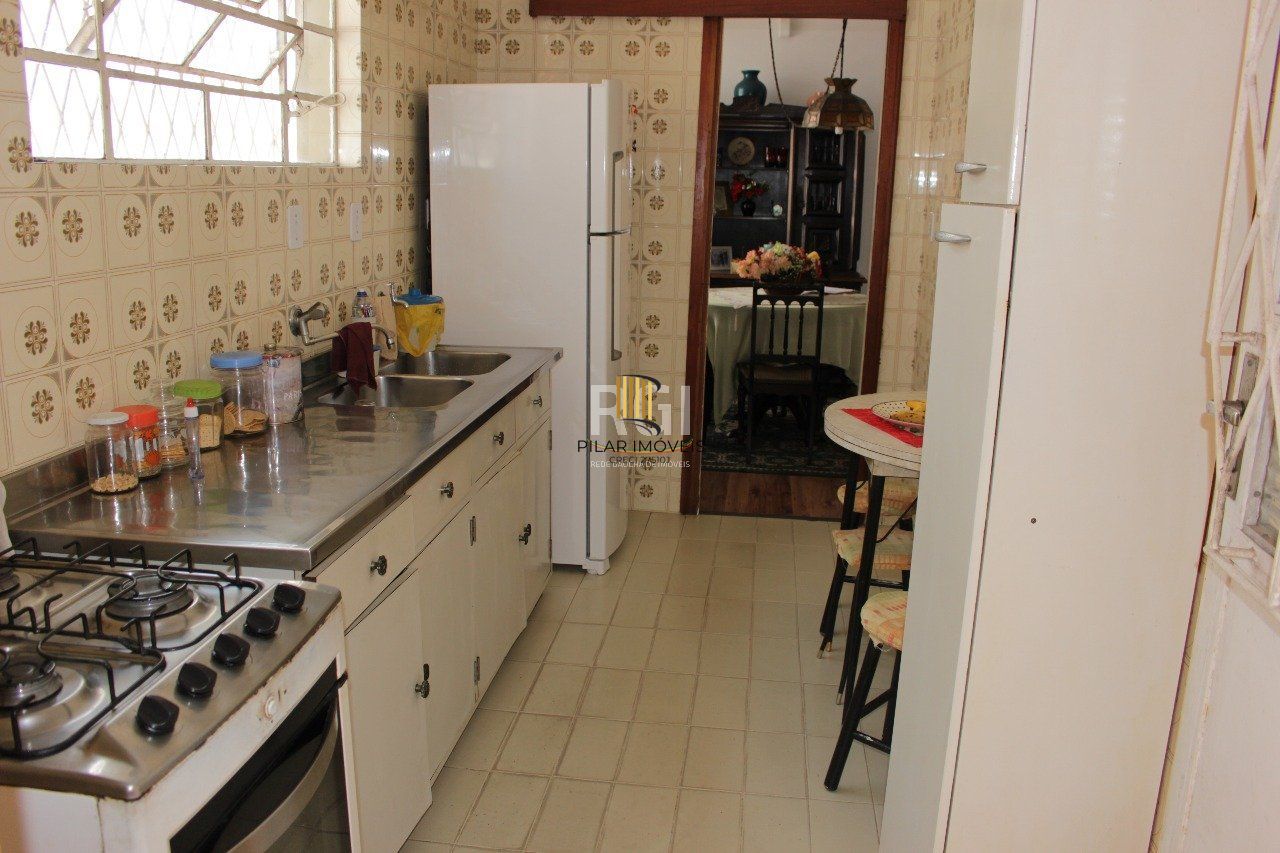 Casa para Venda - 208m², 3 dormitórios, 1 vaga - Partenon