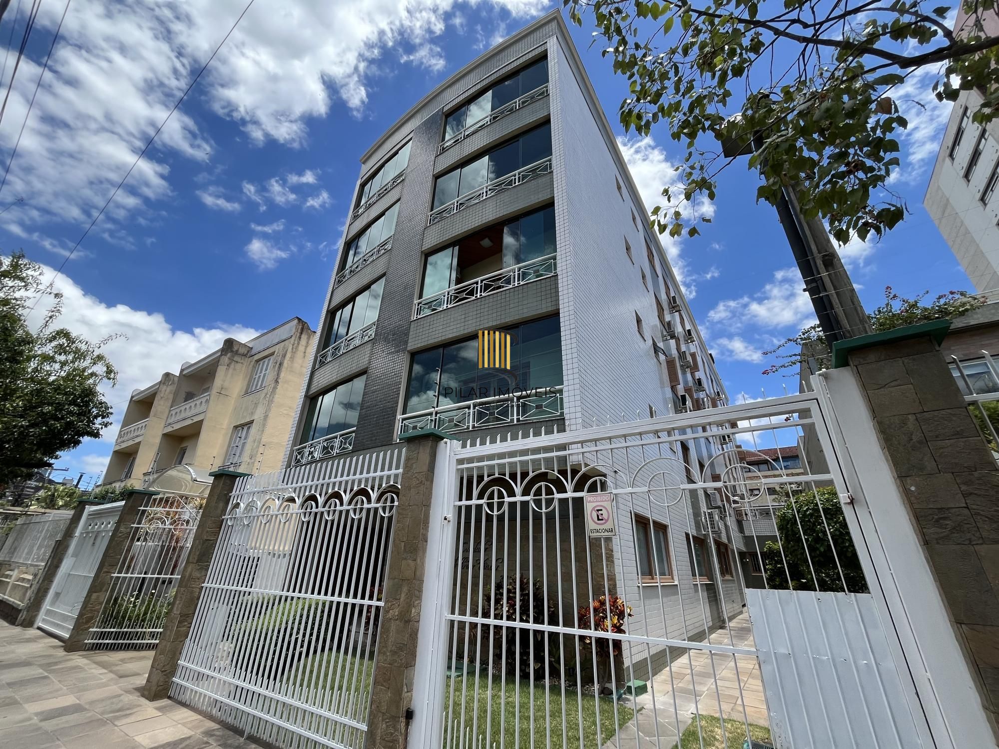 Apartamento de 2 quartos, suite e 1 vaga de garagem no bairro Menino Deus em POA