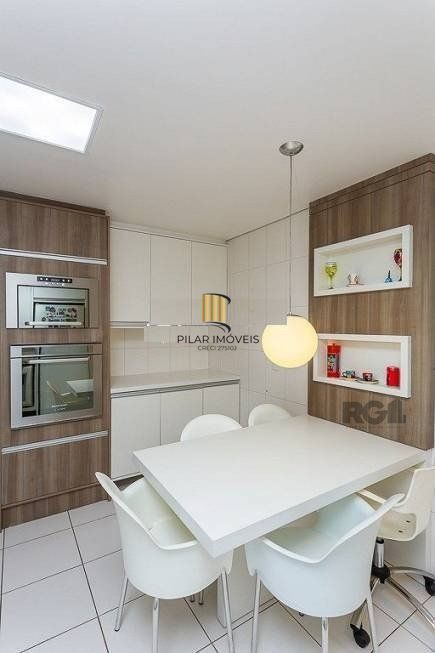 Excelente apartamento, finamente decorado e mobiliado, excelente iluminação, possuindo 03 dormitórios e 03 suites, sendo 01 master