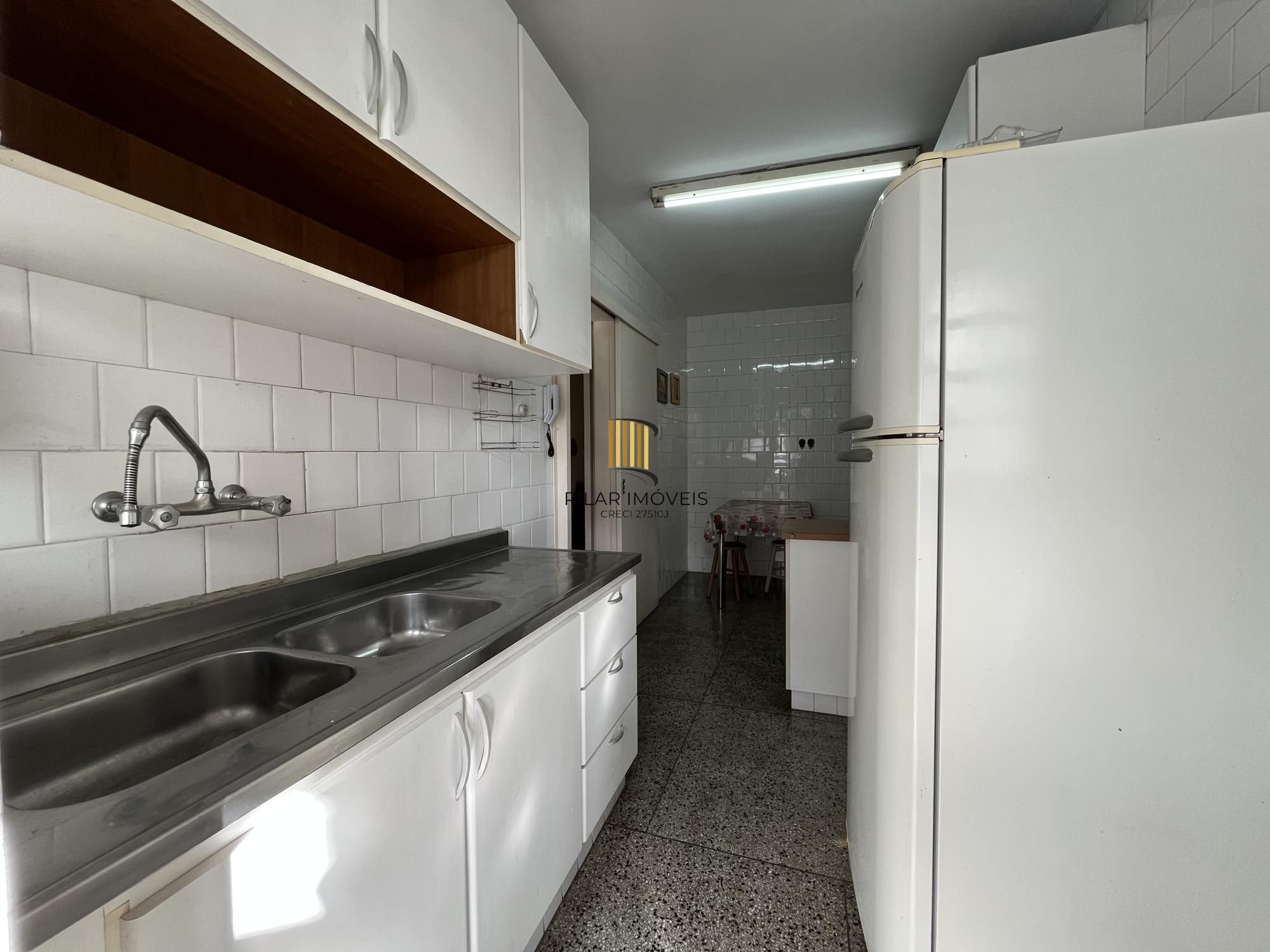 Apartamento de dois quartos e uma vaga de garagem no bairro Auxiliadora em POA