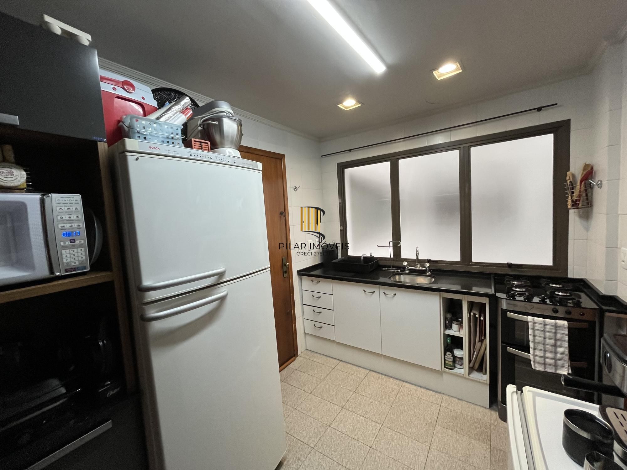 Apartamento de 2 quartos, suíte, churrasqueira, lareira e garagem Bela Vista POA