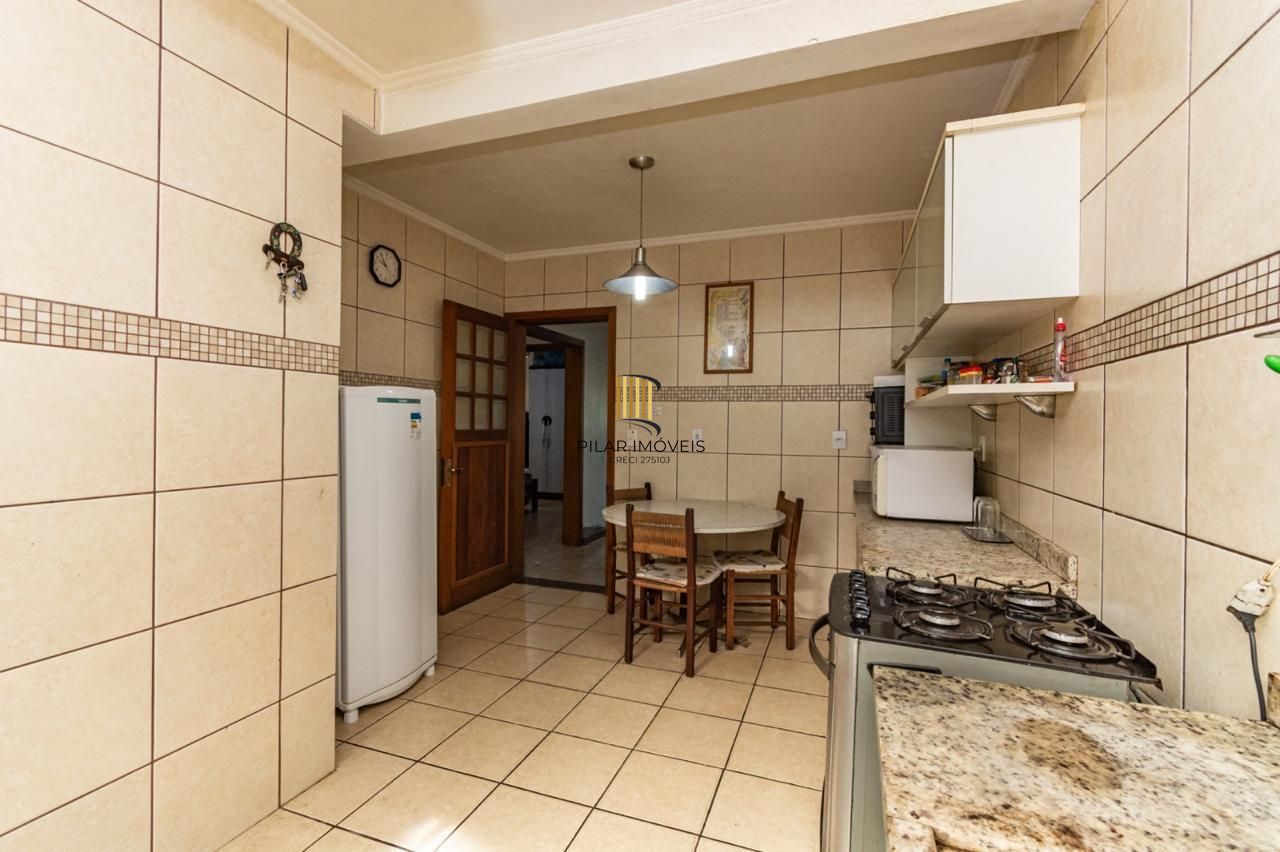 Casa 4 dormitórios no bairro Vila Jardim