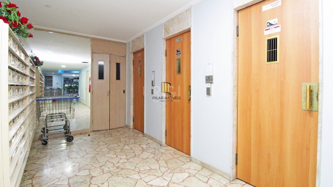 Excelente apartamento de 1 (um) quarto no bairro Centro, da cidade de Porto Alegre , na Av. Borges de Medeiros, 652 . Apartamento amplo e muito bem localizado, em localização nobre na Av. Borges d