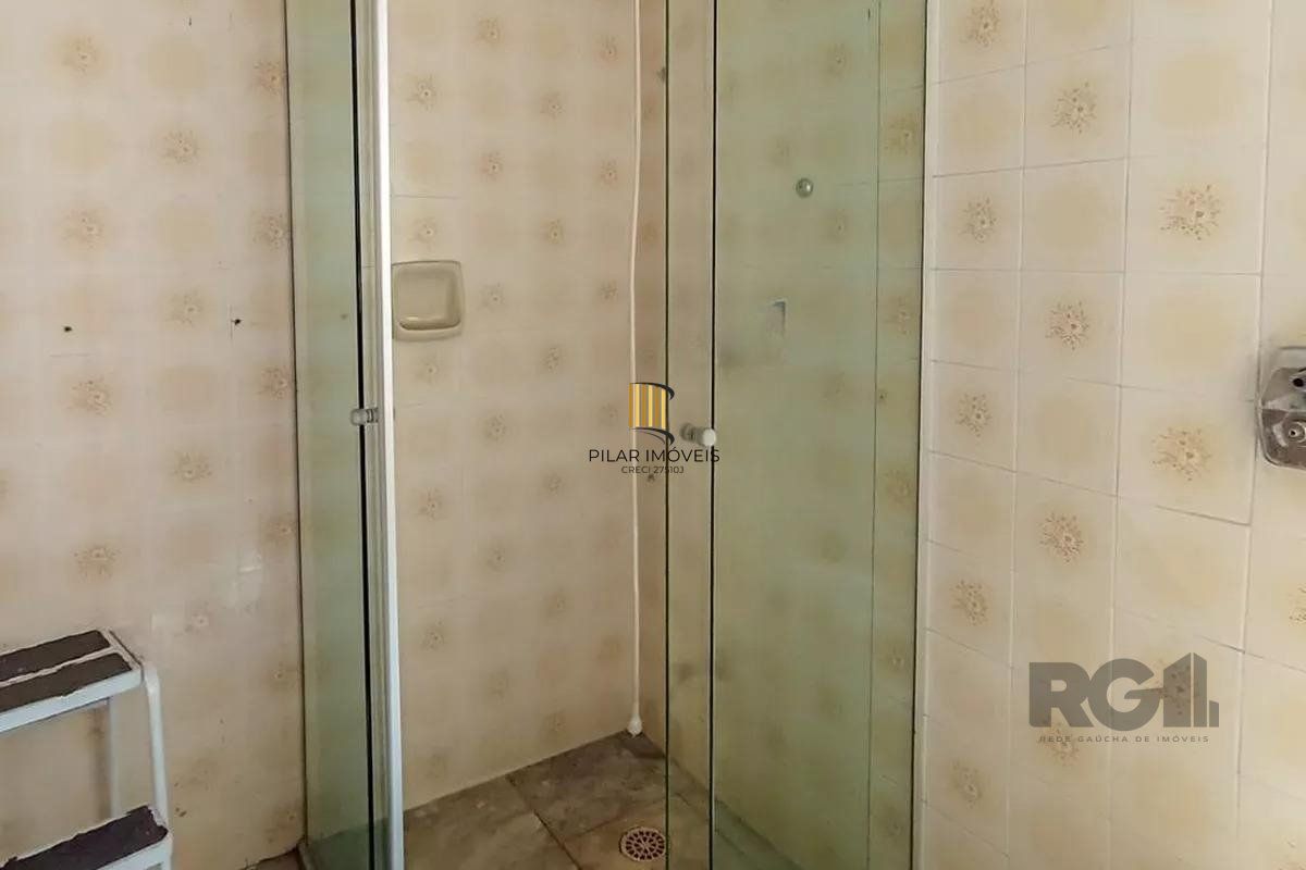  Apartamento amplo com dois dormitórios no bairro Rio Branco  em Porto Alegre. 