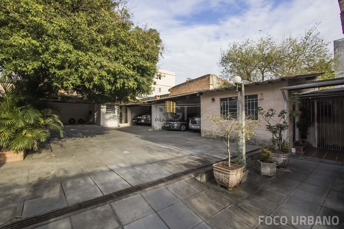 Casa para Venda - 1016m², 4 dormitórios, 6 vagas - Menino Deus