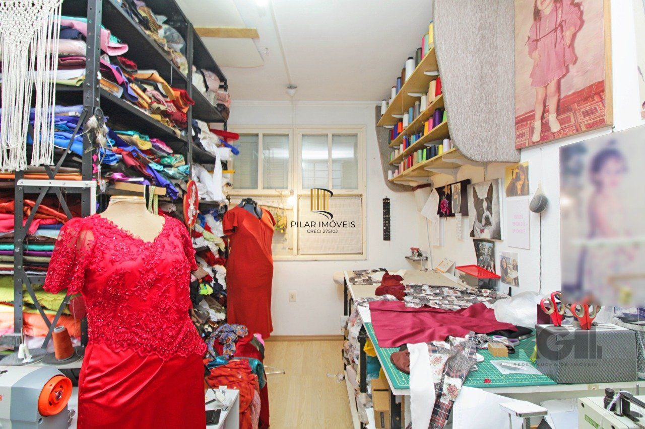 Apartamento de quatro dormitórios e uma vaga de garagem no bairro Bom Fim em Porto Alegre.