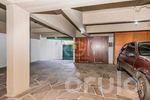 Cobertura para Venda - 244m², 3 dormitórios, sendo 1 suites, 2 vagas - Petrópolis