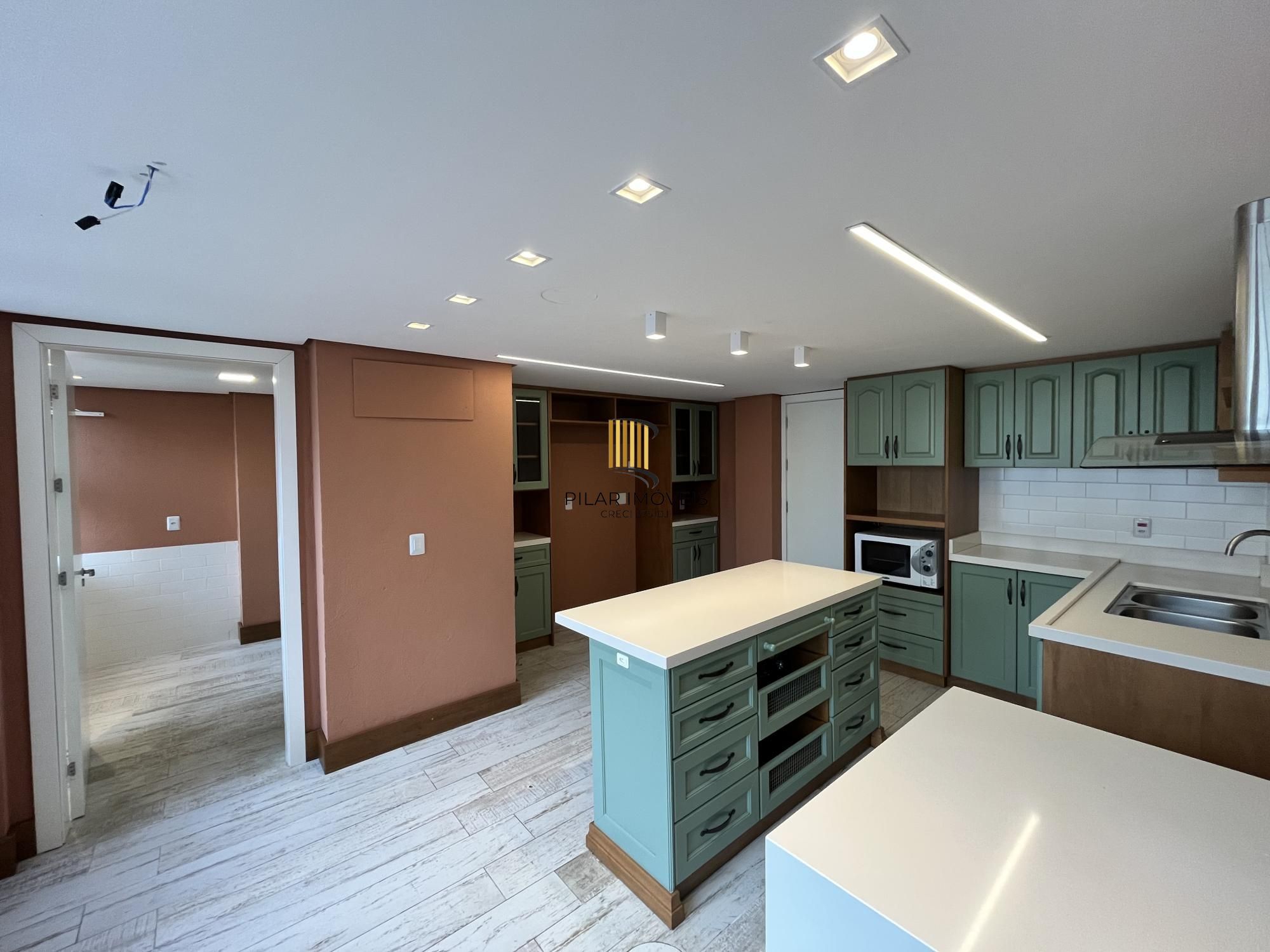 Apartamento de 4 quartos, suíte, amplo closet, dependência e 2 vagas de garagem