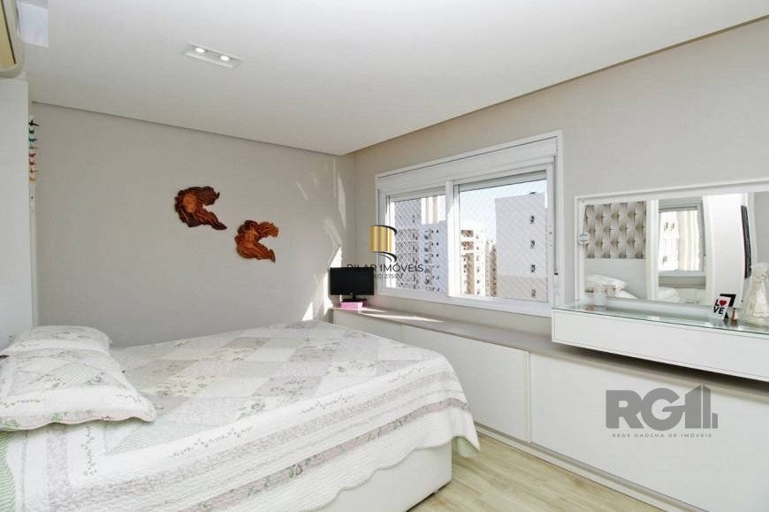 EXCELENTE OPORTUNIDADE! 120m2, 2 VAGAS, ANDAR ALTÍSSIMO COM VISTA PARA AEROPORTO! Apartamento 3 dormitórios (sendo 1 suíte) 