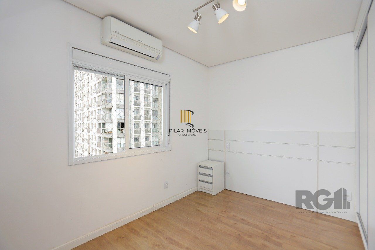 Apartamento de 2 quartos, suíte e 2 vagas de garagem no bairro Menino Deus