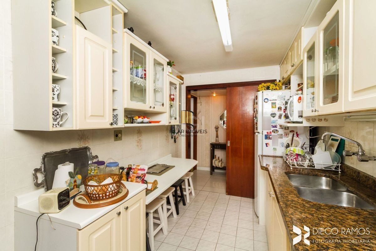 Apartamento para Venda - 111m², 3 dormitórios, sendo 1 suites, 2 vagas - Menino Deus