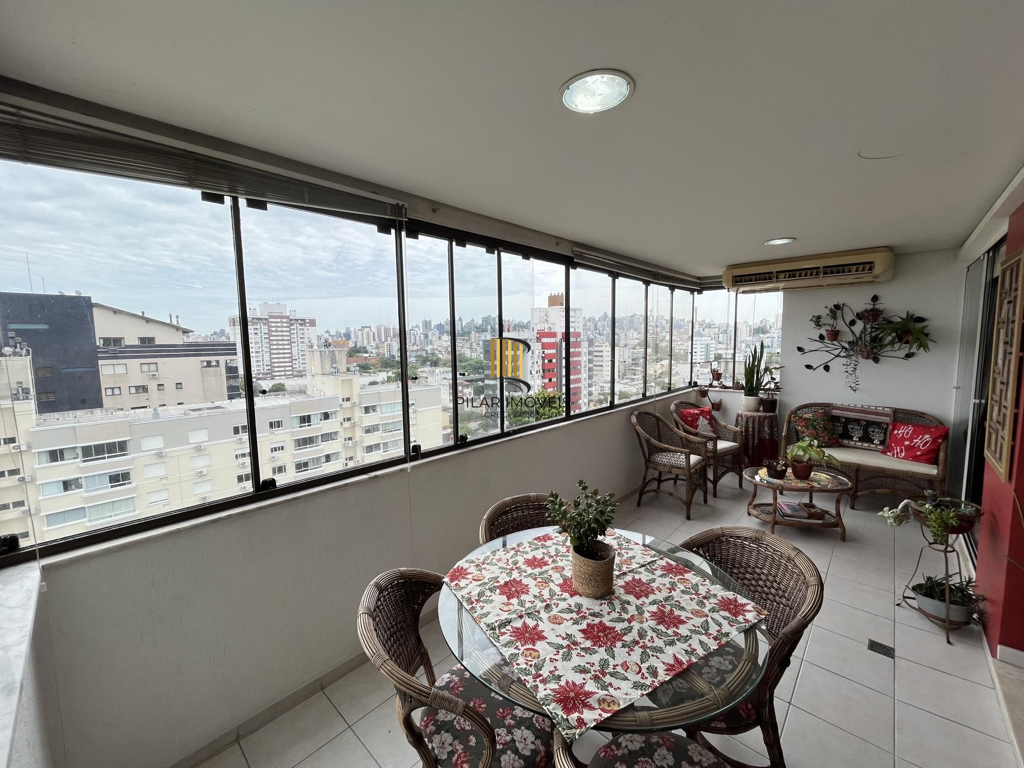 Apartamento de três dormitórios, suíte e uma vaga de garagem no bairro Santana