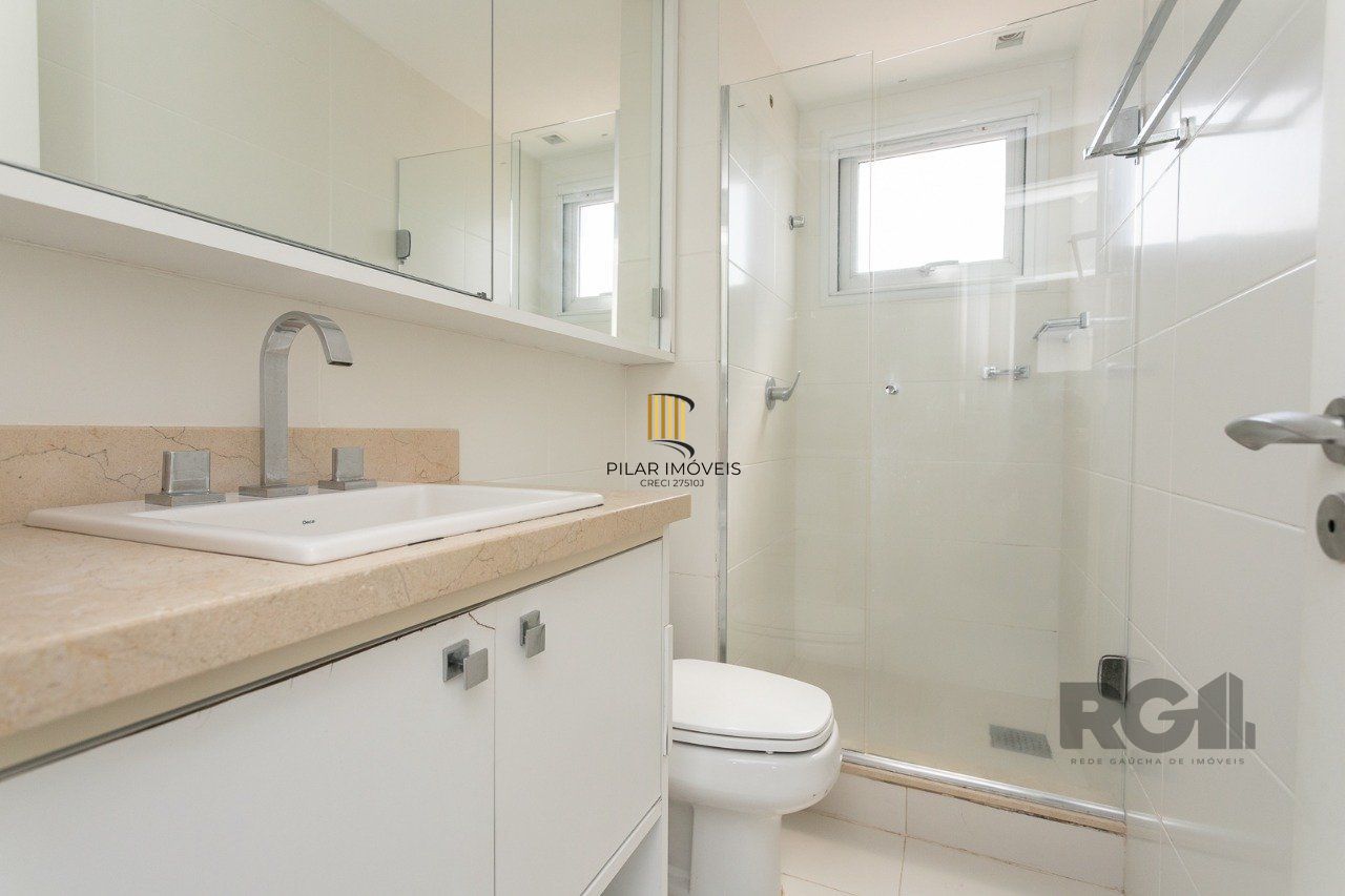 Apartamento semimobiliado e decorado no bairro Auxiliadora, com 91 m²