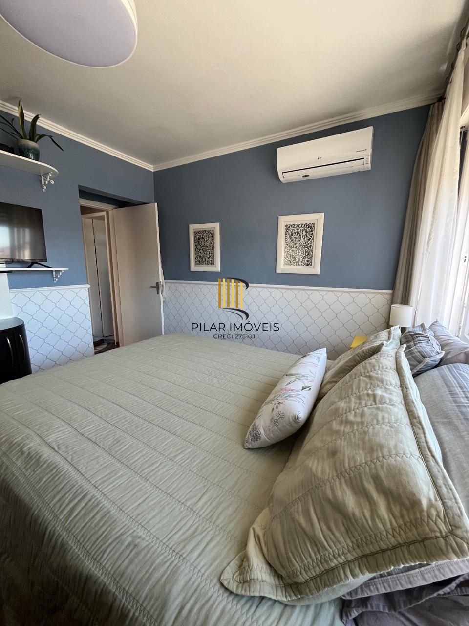 Apartamento de 2 quartos, 2 banheiros e 1 vaga de garagem no bairro Santana POA