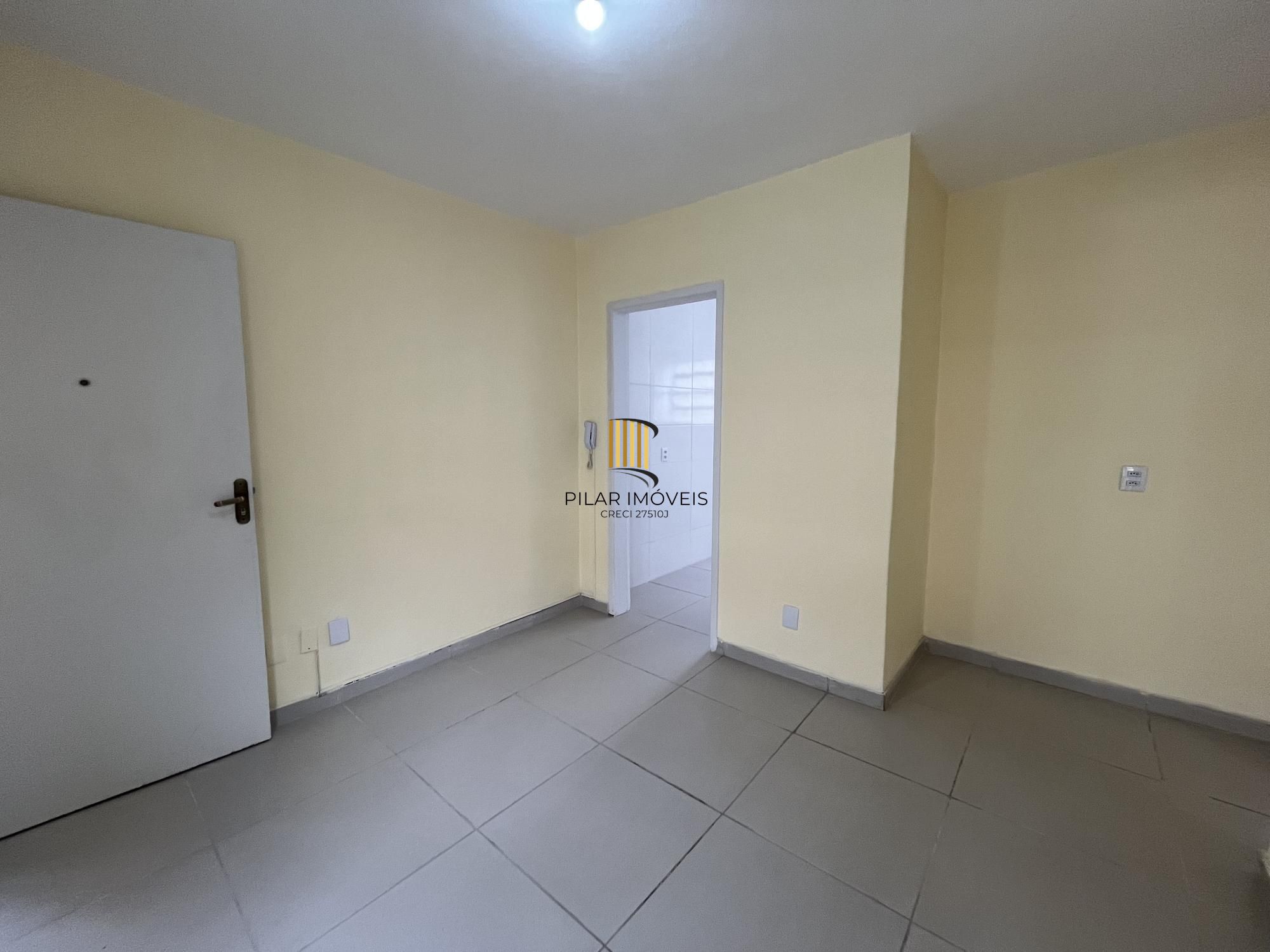 Apartamento reformado de dois quartos no bairro Petrópolis em Porto Alegre