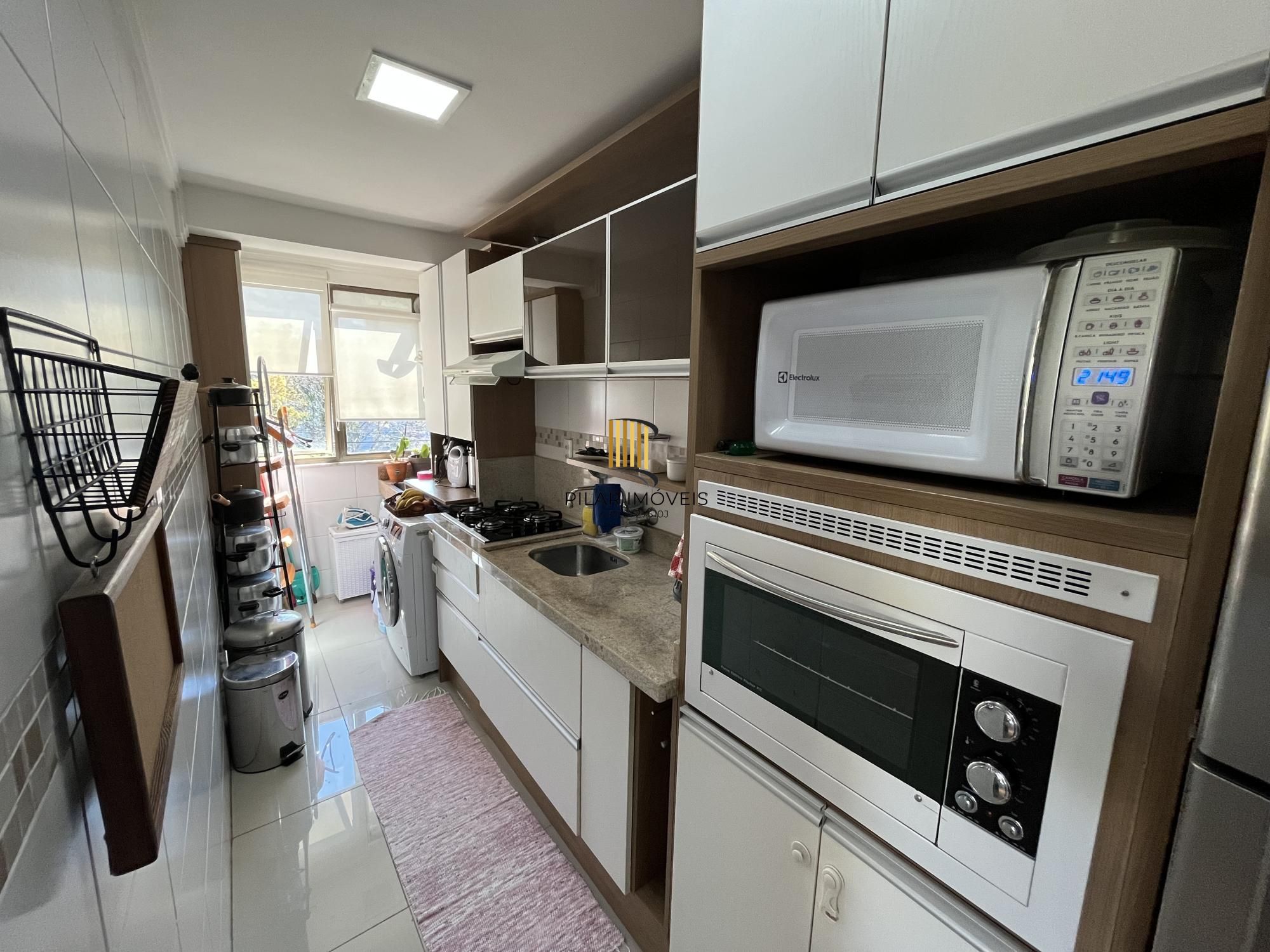 Apartamento de 2 quartos e 1 vaga de garagem bairro Menino Deus em Porto Alegre