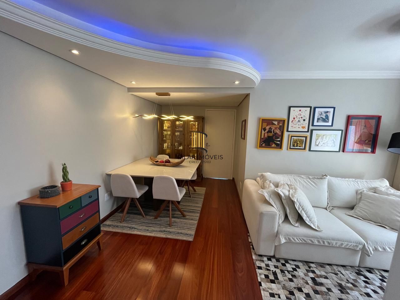 Apartamento de 2 quartos, 2 banheiros e 1 vaga de garagem no bairro Santana POA