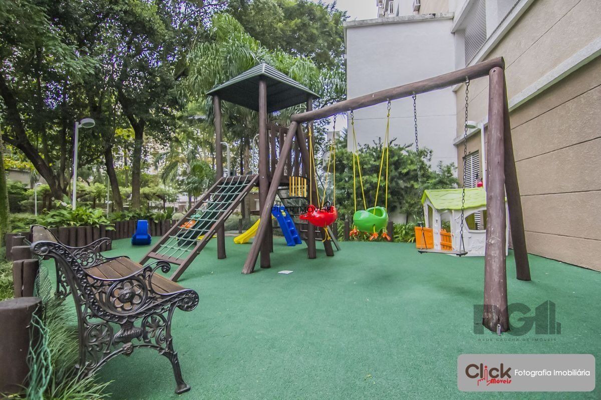 Vende Excelente Apartamento no Bairro Passo da Areia - Porto Alegre
