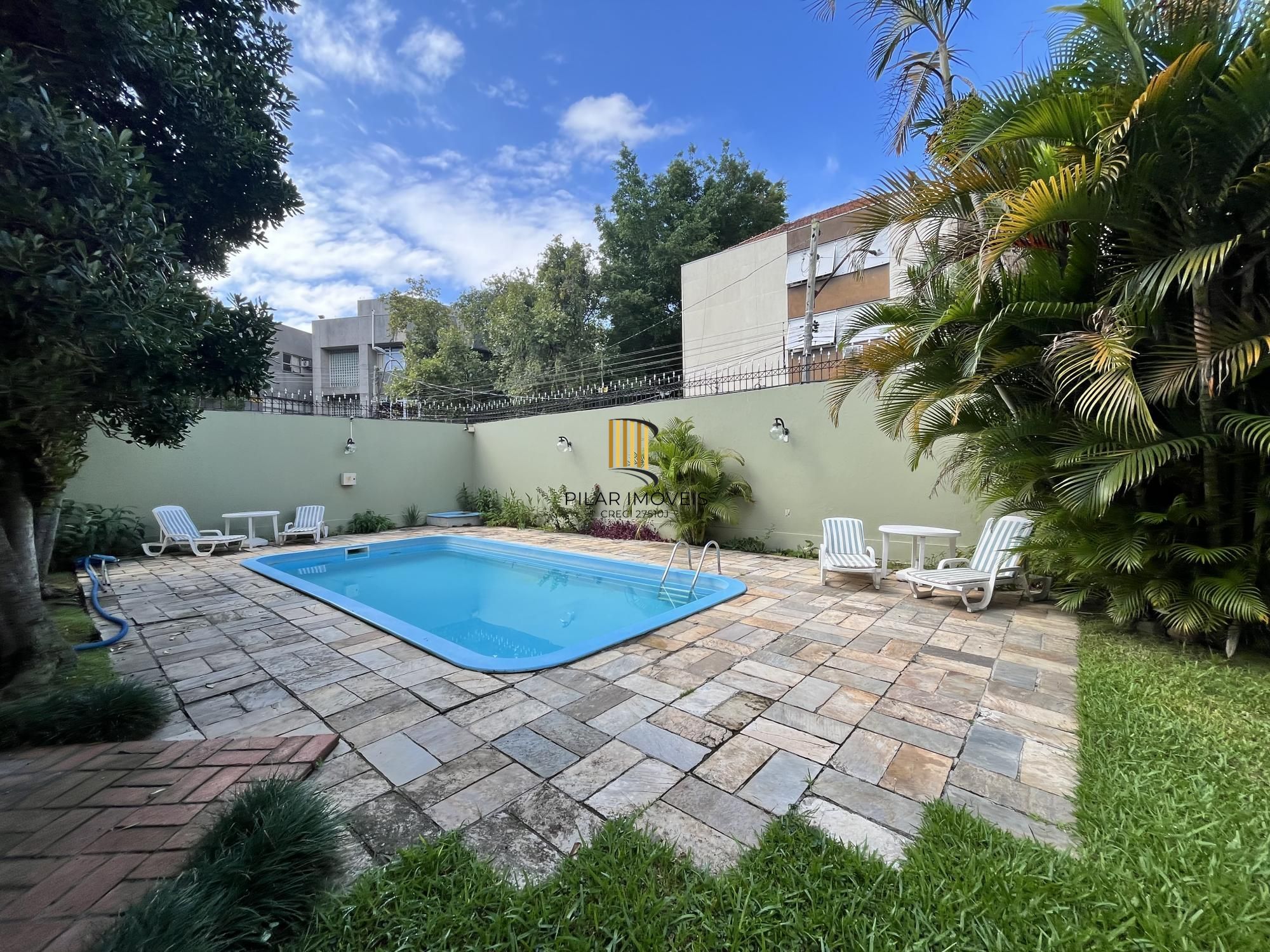 Apartamento de 4 quartos, suíte, amplo closet, dependência e 2 vagas de garagem