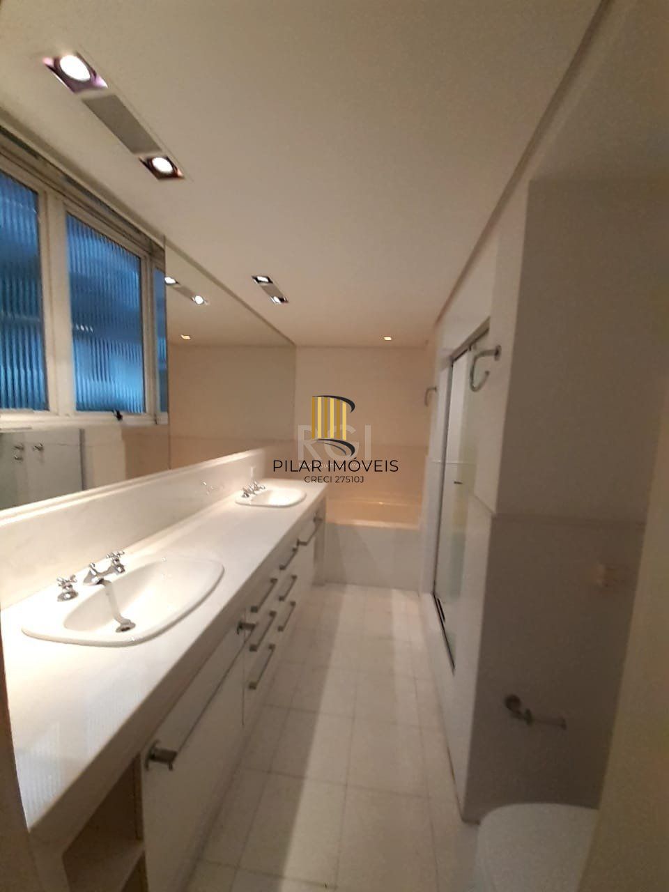 Apartamento para Venda - 230m², 4 dormitórios, sendo 1 suites, 2 vagas - Petrópolis
