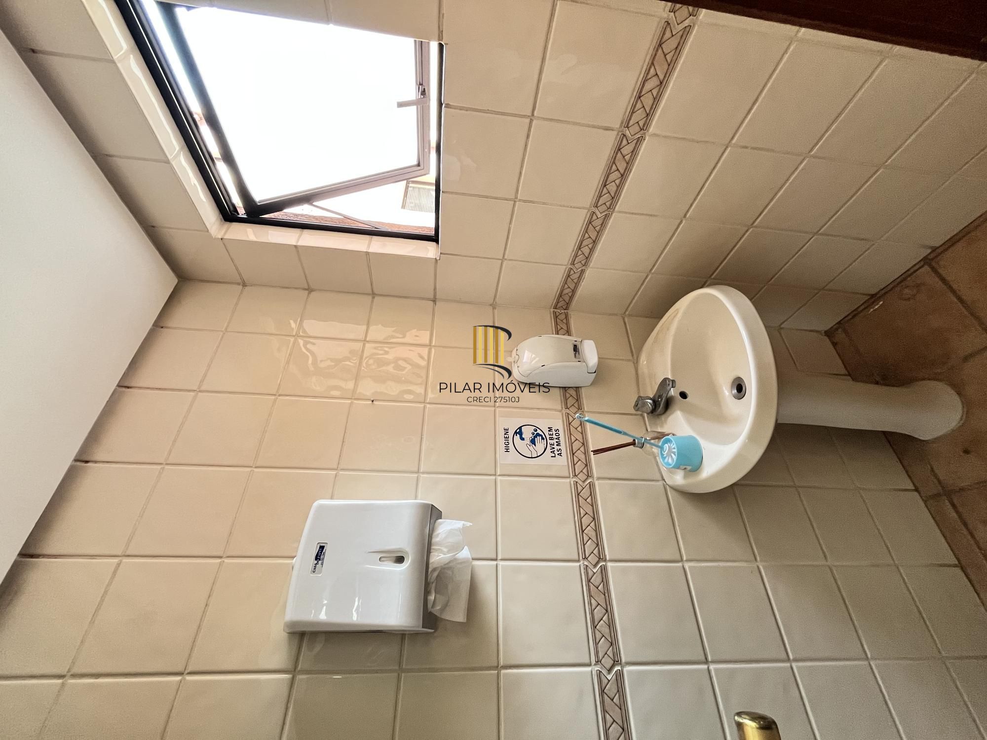 Sala comercial com uma vaga de garagem no bairro Bom Fim em Porto Alegre