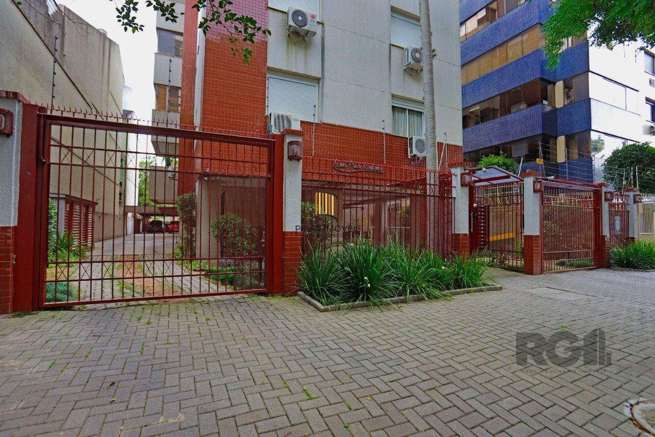 Apartamento de 2 quartos, suíte e 2 vagas de garagem no bairro Menino Deus