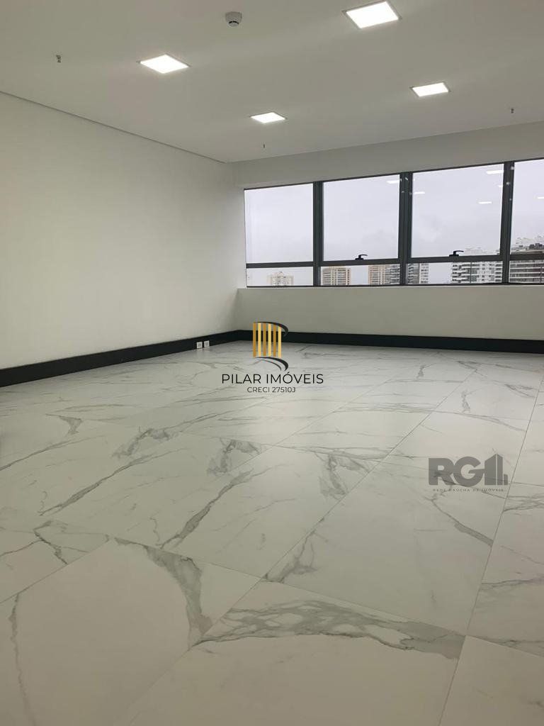 Sala comercial com 36,7 m² de área privativa e 1 vaga(s) de garagem. Localizado na Rua/Av. Doutor Nilo Peçanha, no bairro Bela Vista em Porto Alegre.