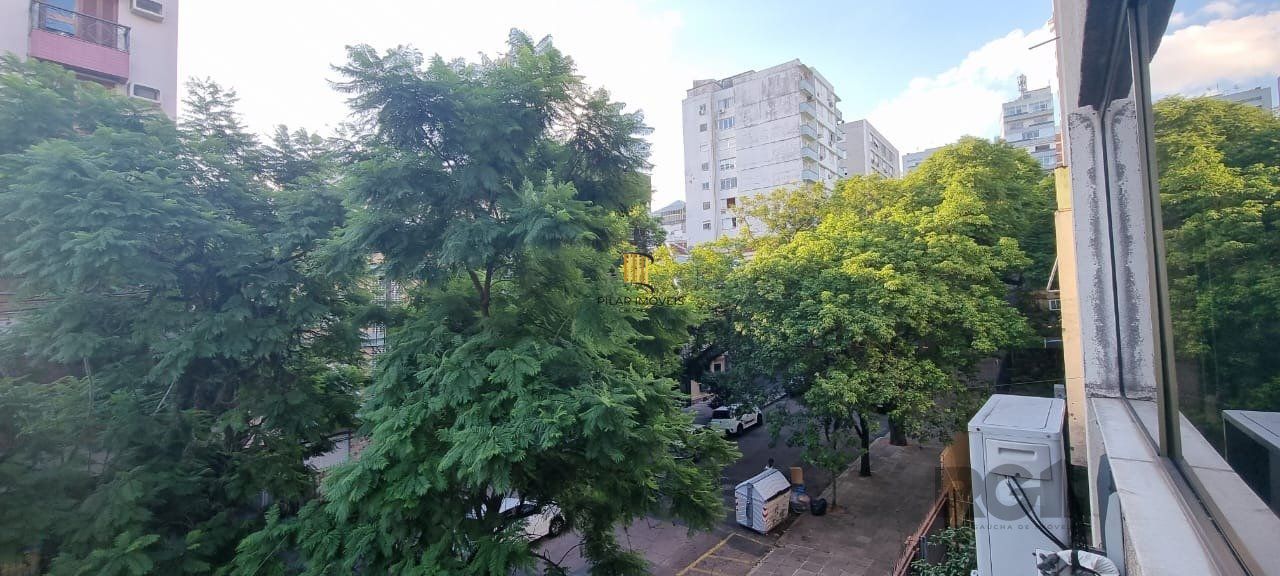 Apartamento de dois quartos e uma vaga de garagem no bairro Independência em Porto Alegre