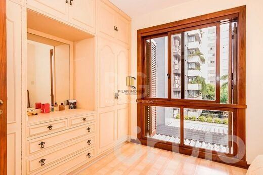 Cobertura para Venda - 244m², 3 dormitórios, sendo 1 suites, 2 vagas - Petrópolis
