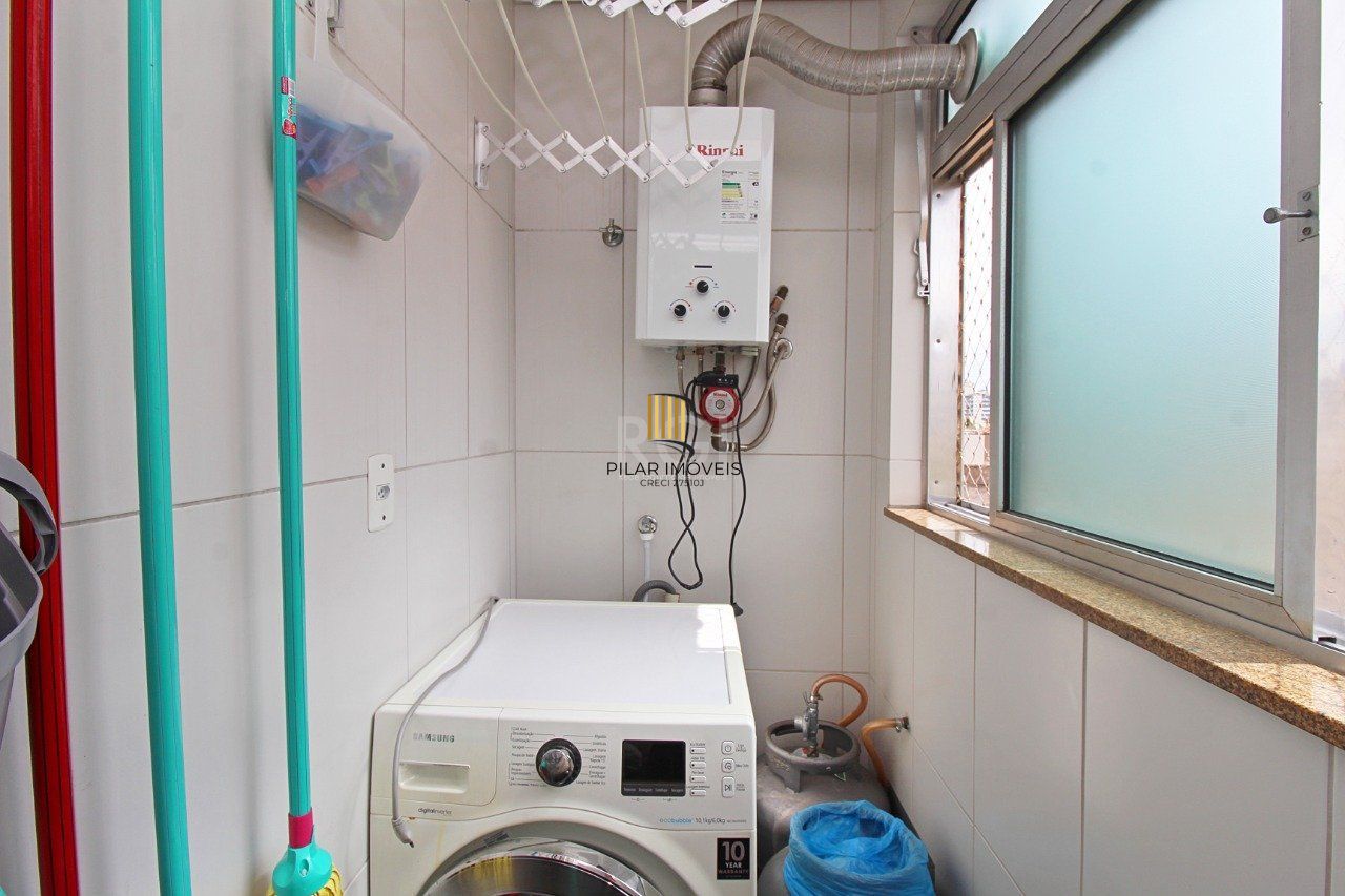 Cobertura de dois dormitórios e dois banheiros, próximo ao hospital Moinhos de Vento e shopping total, bairro Floresta em Porto Alegre.