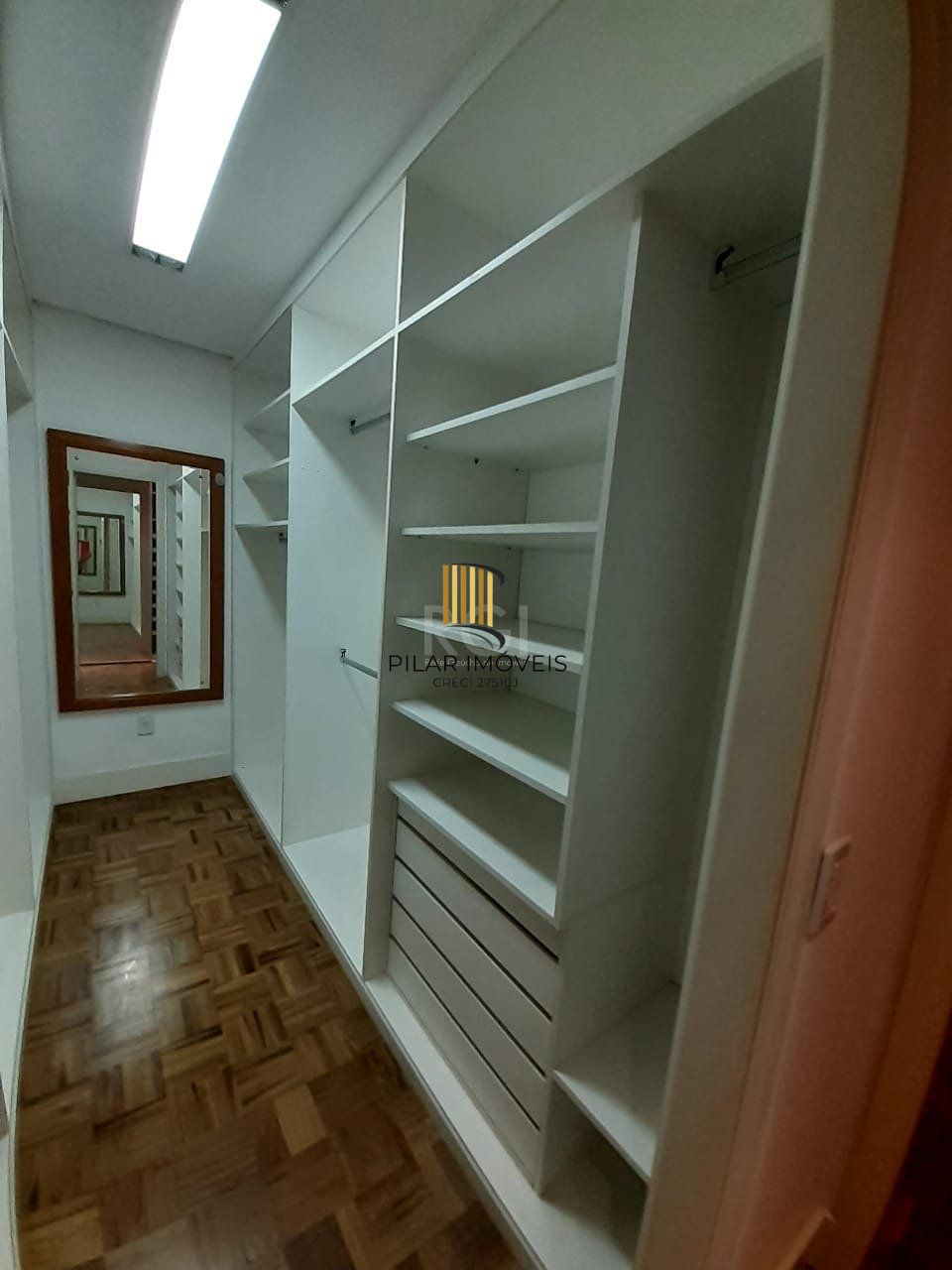 Apartamento para Venda - 230m², 4 dormitórios, sendo 1 suites, 2 vagas - Petrópolis