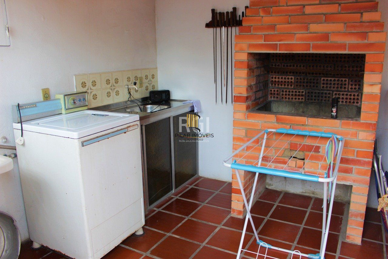 Casa para Venda - 208m², 3 dormitórios, 1 vaga - Partenon