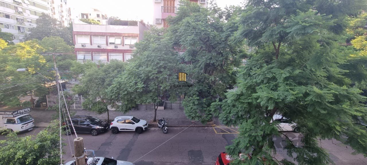 Apartamento de dois quartos e uma vaga de garagem no bairro Independência em Porto Alegre