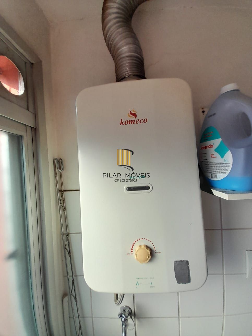 Apartamento de dois quartos e uma vaga de garagem em condomínio com infraestrutura de lazer e segurança.