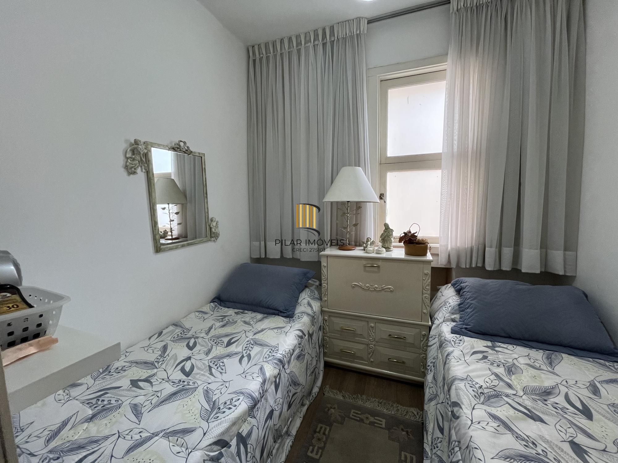 3 quartos, gabinete ou 4º quartos e 1 vaga de garagem junto ao Moinhos de Vento