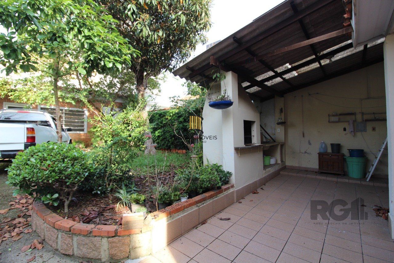 Casa à venda 4 quartos (dormitórios), suíte, 3 vagas - Partenon, Porto Alegre
