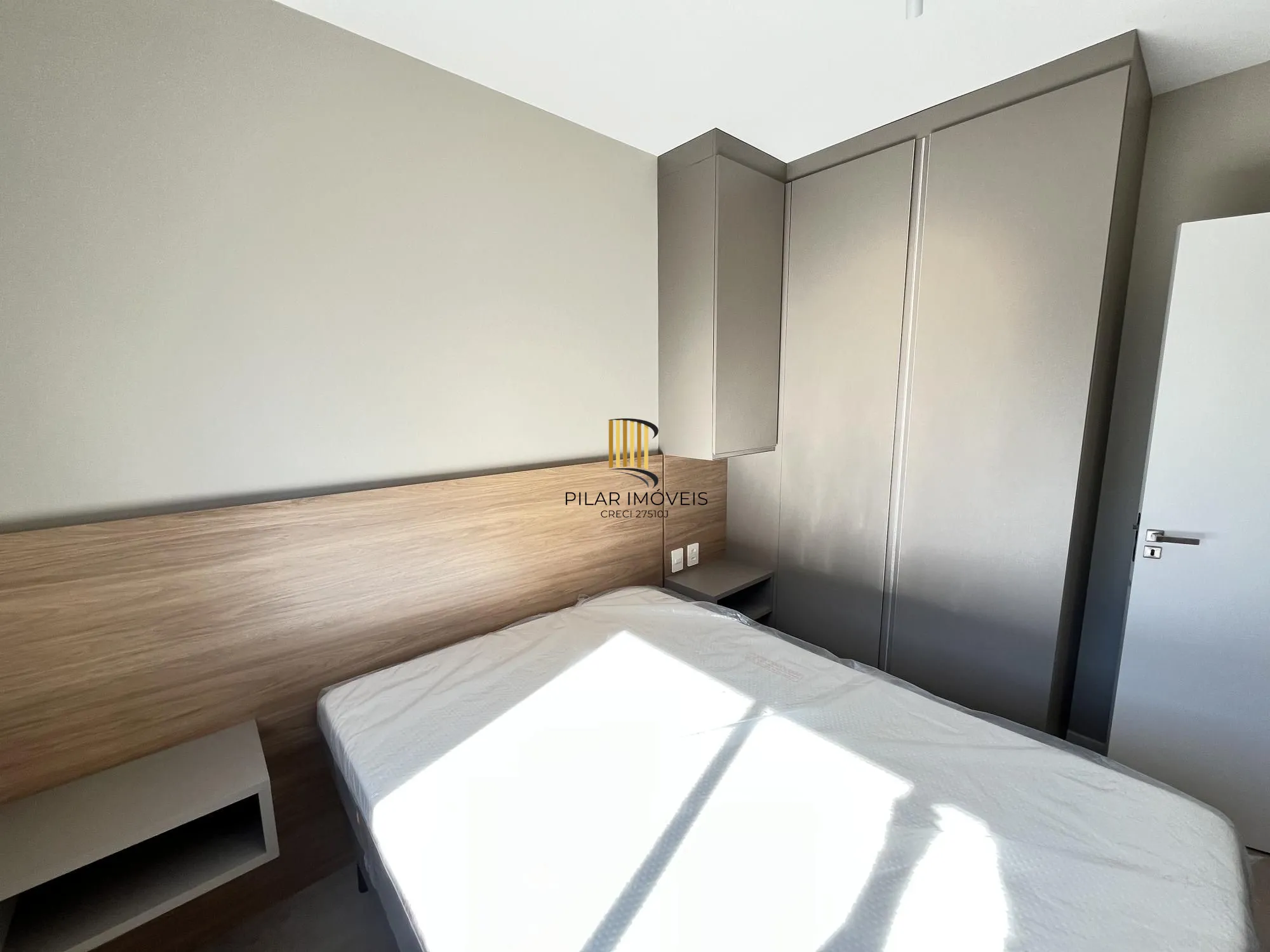 Apartamento semi mobiliado de um quarto com infra e garagem