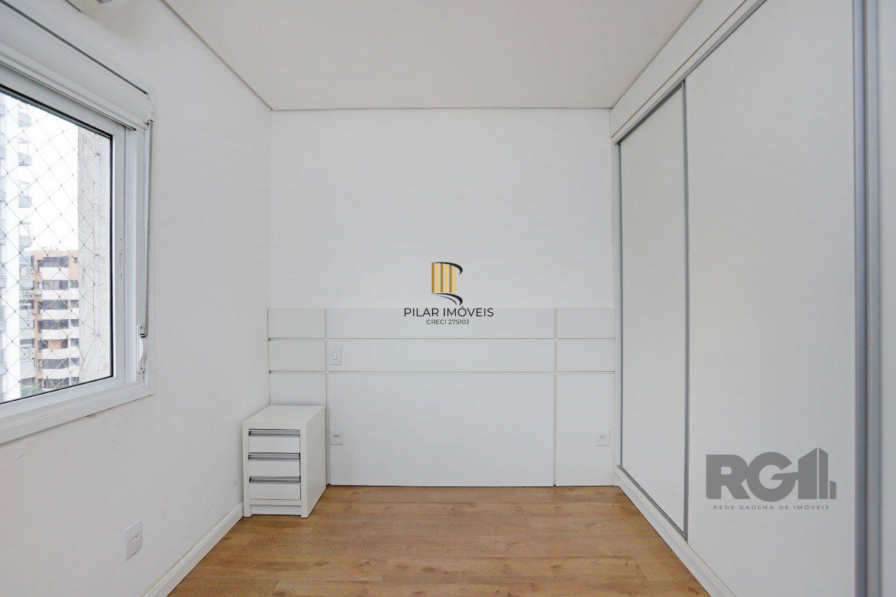 Apartamento de 2 quartos, suíte e 2 vagas de garagem no bairro Menino Deus