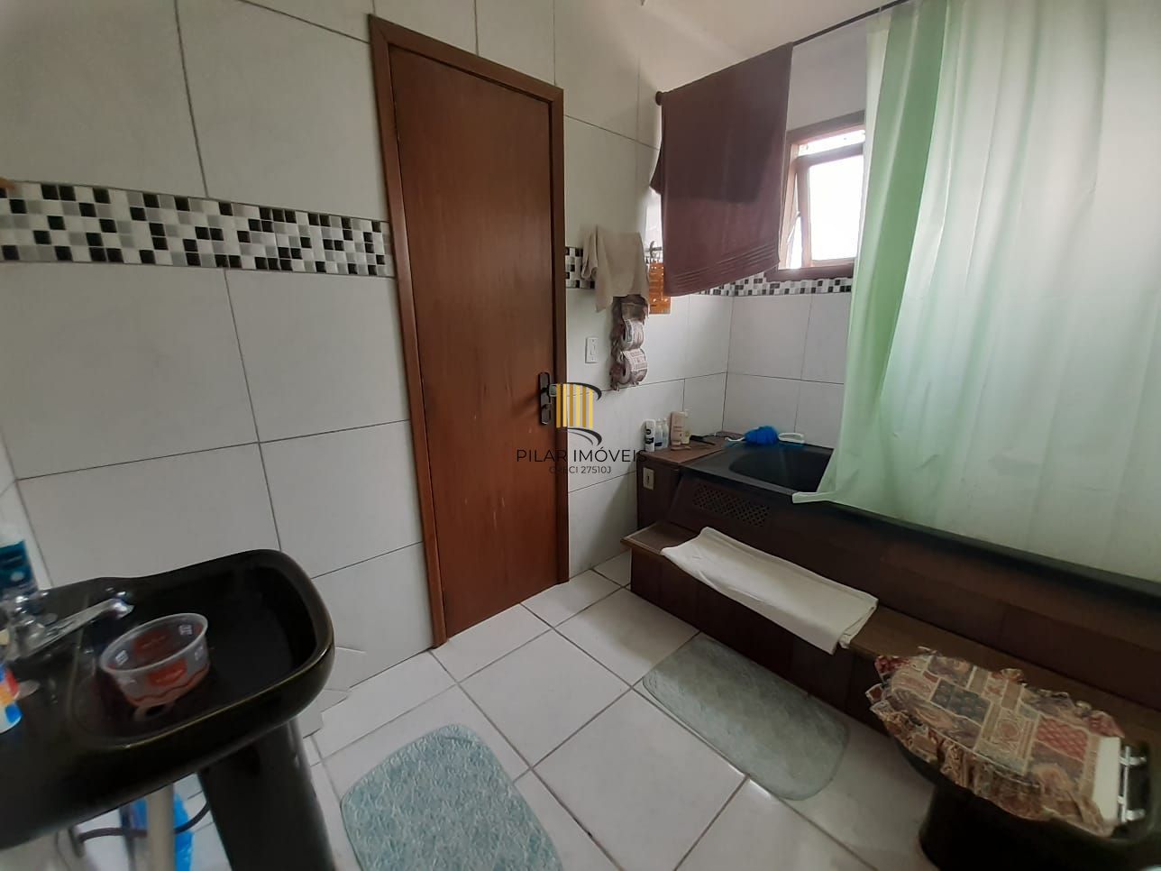 Casa Residencial Semimobiliada à Venda em Porto Alegre, RS