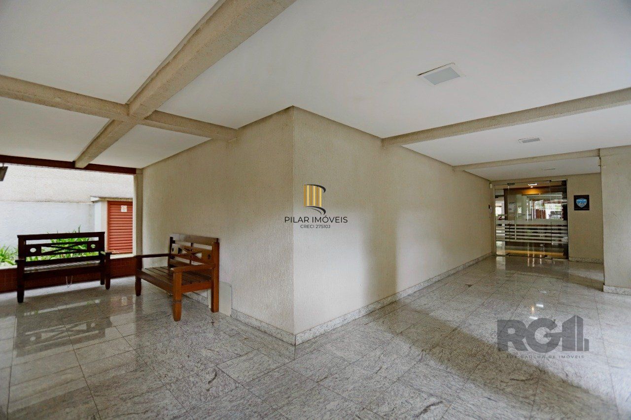 Apartamento de 2 quartos, suíte e 2 vagas de garagem no bairro Menino Deus