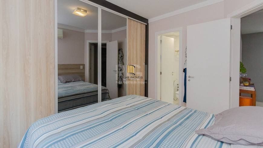 Apartamento de 3 dormitórios e 1 suíte no bairro Floresta em Porto Alegre