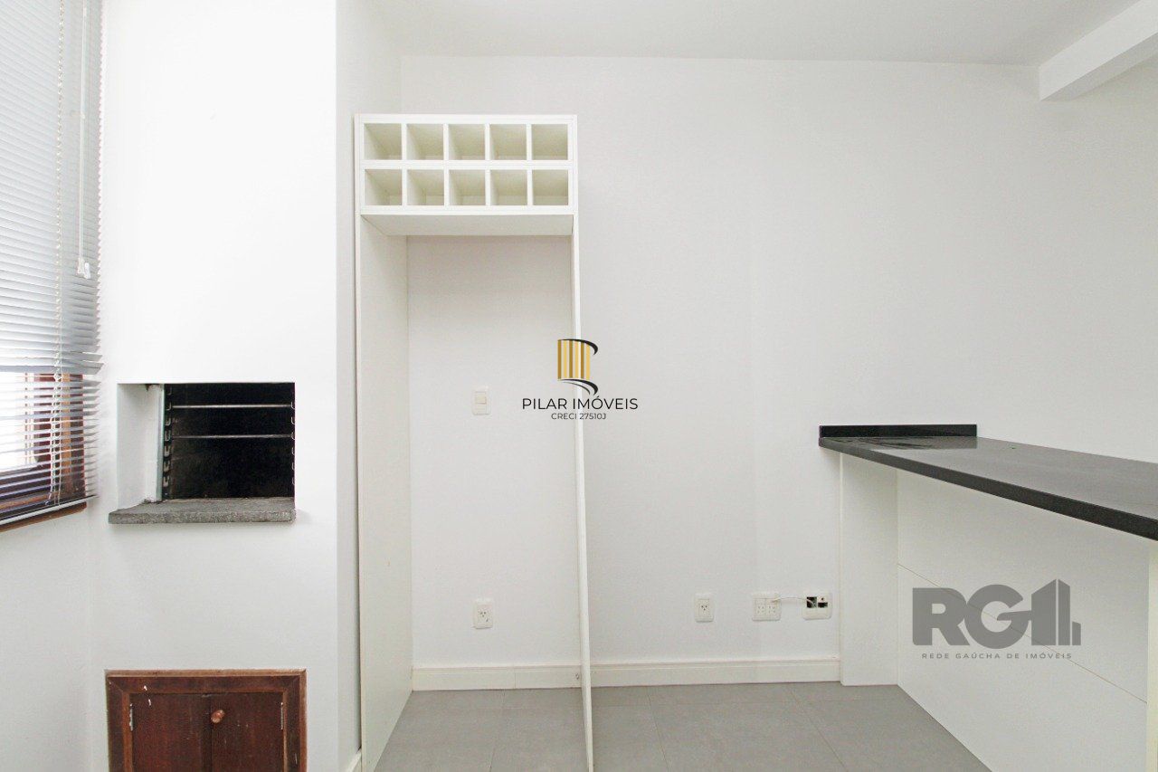Apartamento de 2 dormitórios e 1 vaga de garagem no bairro Santana em Porto Alegre