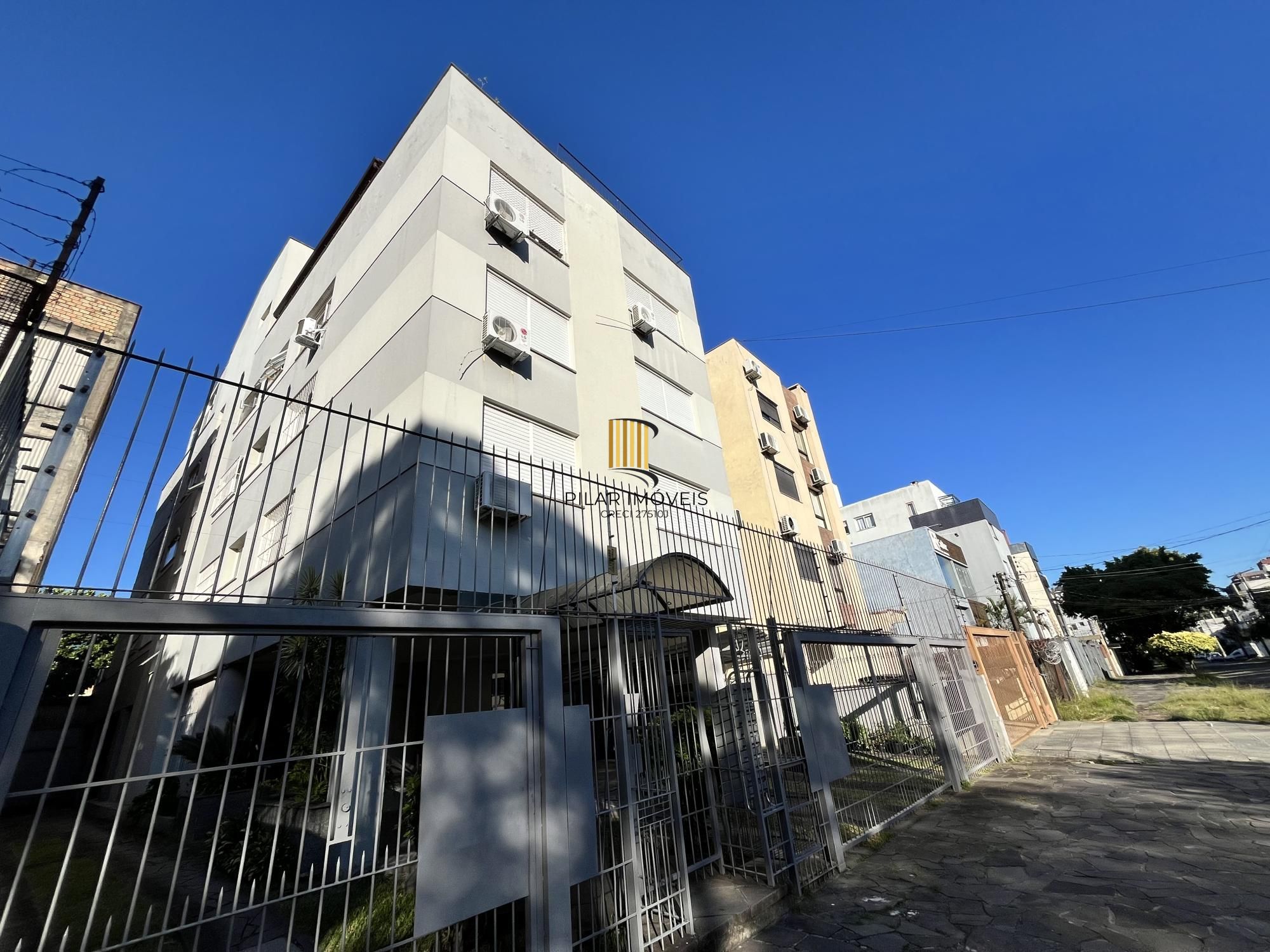 Apartamento de 2 quartos, suíte e 1 vaga de garagem no bairro Santana em POA/RS