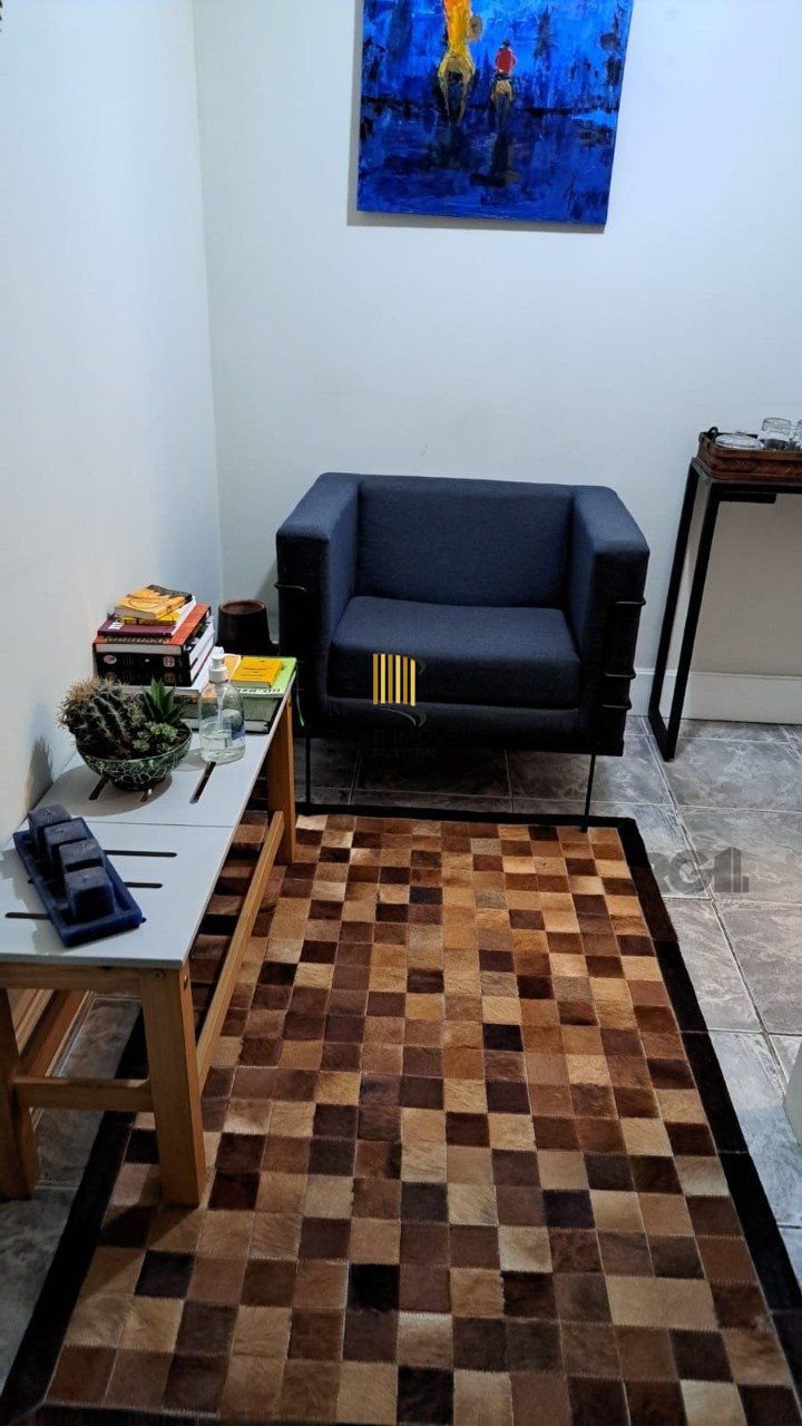 Sala comercial com 39,55 m² de área privativa. Localizado na Rua/Av. Felipe Camarão, no bairro Bom Fim em Porto Alegre.