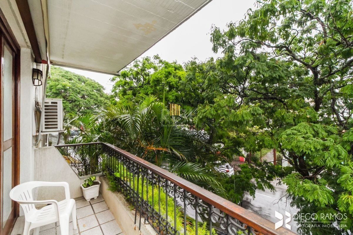 Apartamento para Venda - 111m², 3 dormitórios, sendo 1 suites, 2 vagas - Menino Deus