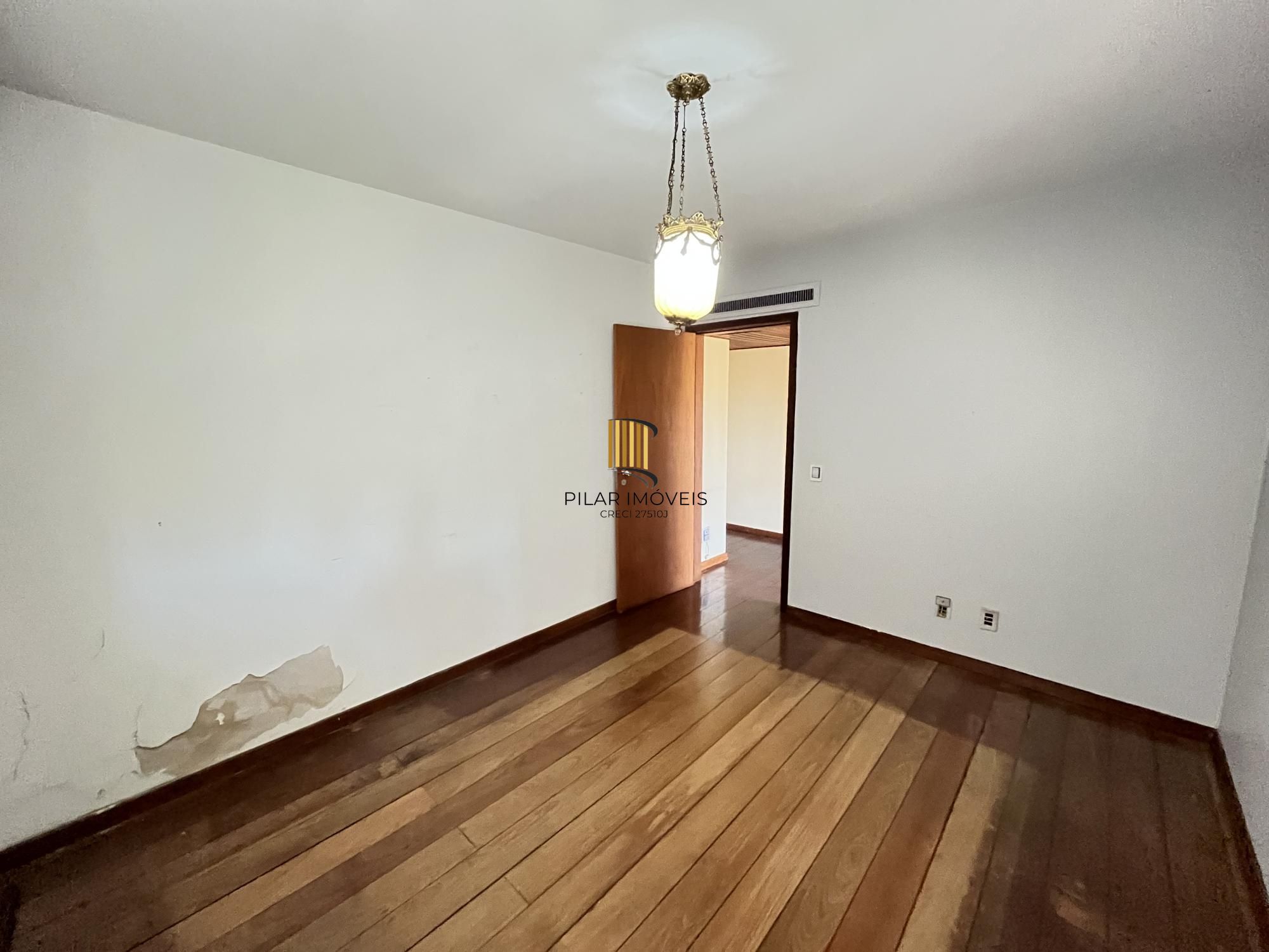 Apartamento de 3 quartos, suíte e 2 vagas de garagem no bairro Auxiliadora POA