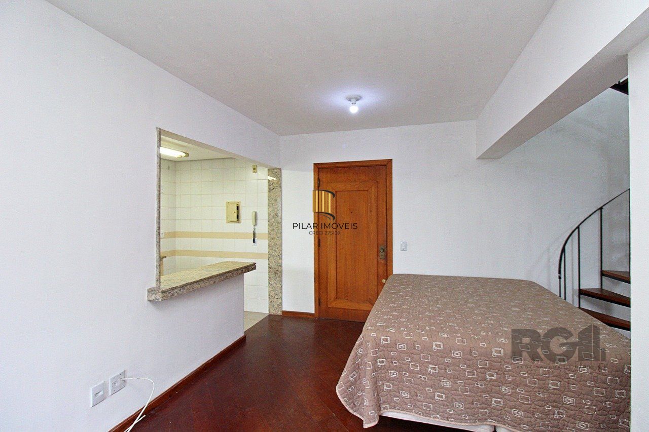 Cobertura de 1 dormitório com uma vaga de garagem no bairro Independência em Porto Alegre