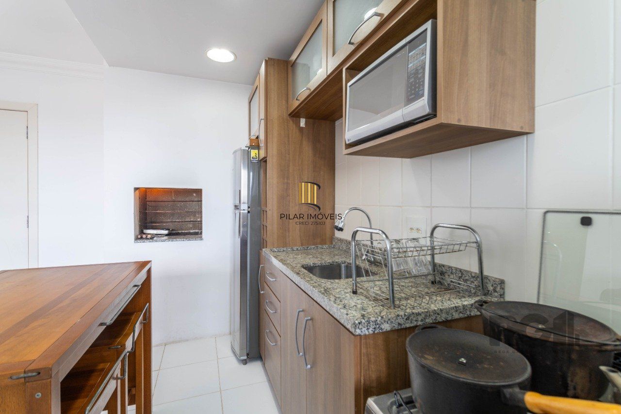   Apartamento de um quarto (dormitório) e uma vaga de garagem no bairro Jardim Botânico em Porto Alegre. 